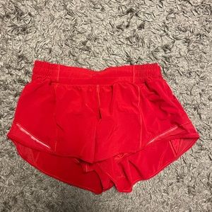 Lululemon 2.5” hotty hot shorts